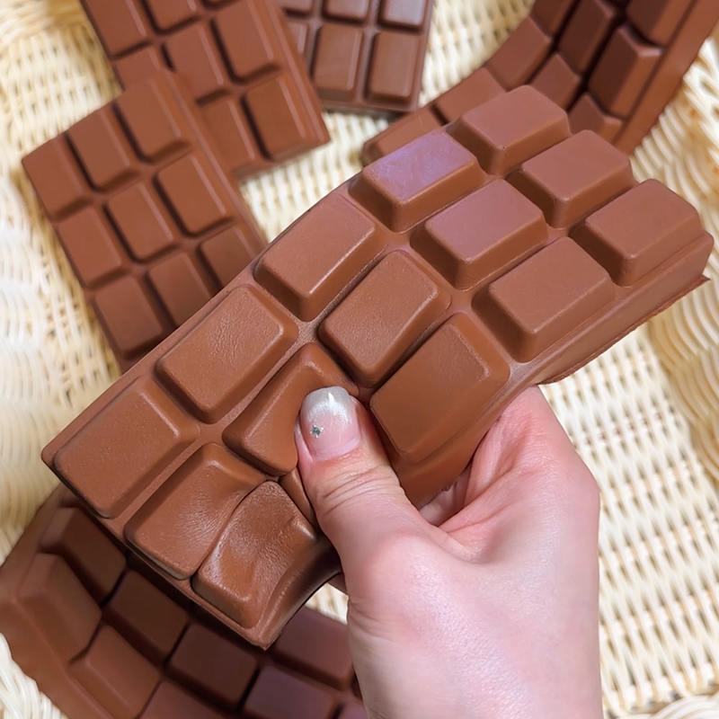 Junk Food Snacks - ของเล่นบีบช็อกโกแลตนุ่มนิ่ม บีบแล้วคืนรูปช้า ของเล่นบีบคลายเครียด ของเล่นฟิดเจ็ต บรรเทาความเครียด ของขวัญสำหรับผู้ที่มีภาวะออทิสติก